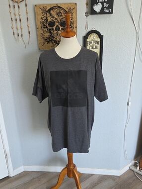 adidas Men’s Dark Gray Short Sleeve Tee with Black Logo Panel XL